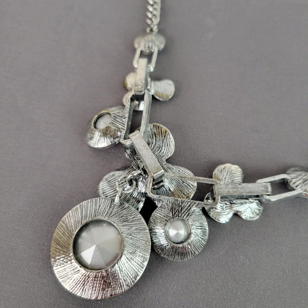 Chunky Silver Flower & Faceted Gray Rhinestone Necklace - Picture 8 of 12
